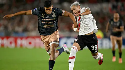 river-y-carabobo-se-enfrentan-en-el-monumental-en-MJ4E3OE6EZFCJNVSO6WUADWUNY