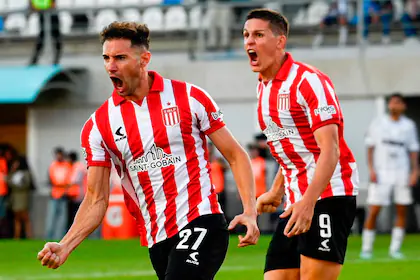 festeja-alario-el-goleador-de-la-QJ4D7B6FFJHZXJJLF3MCI6RNS4