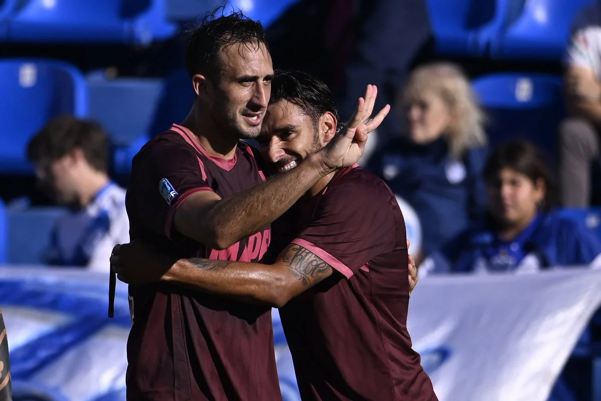 Velez-Izquierdoz-Festejo-Gol-Salvio